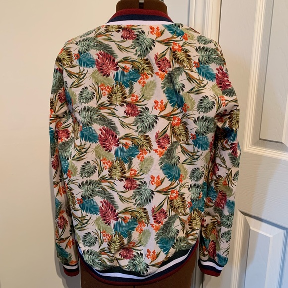 Stradivarius floral/tropical bomber jacket. - Picture 2 of 3